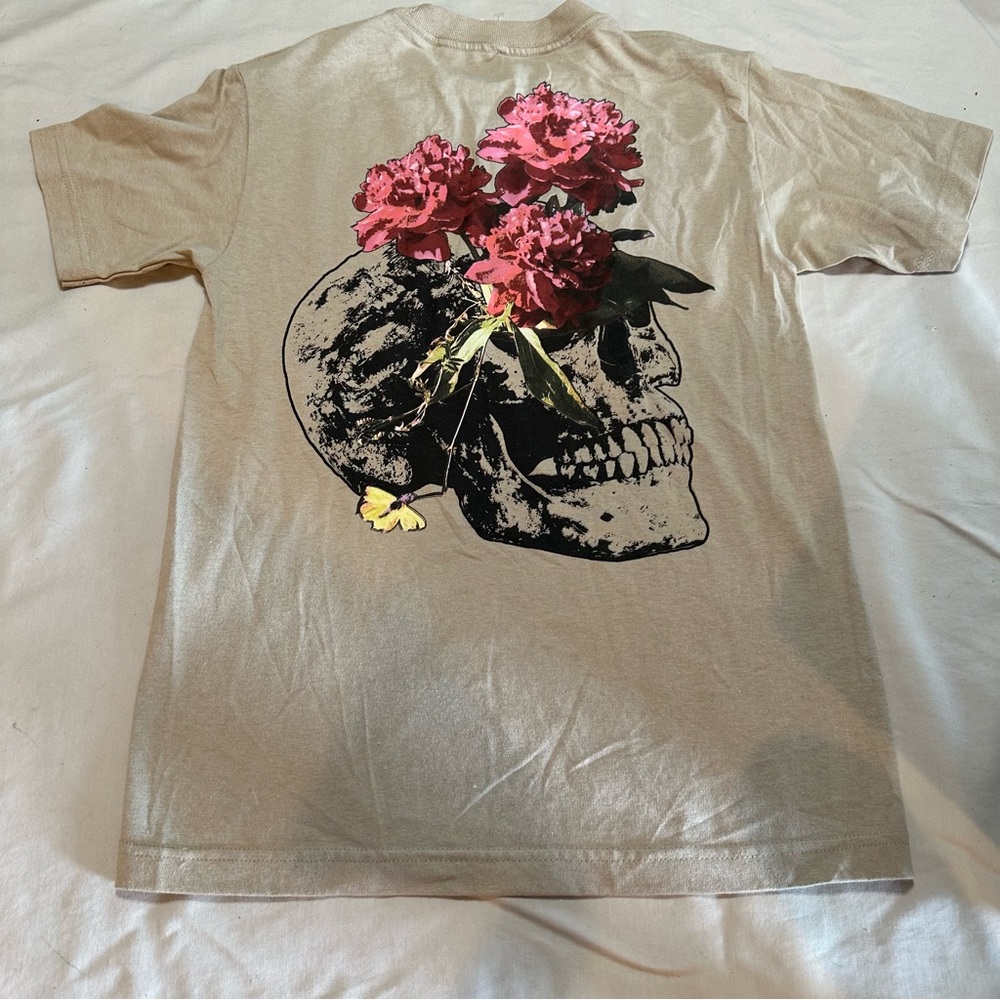 Zumiez Empyre Woman’s Small Graphic Rose’s and Skull T-Shirt. - Picture 1 of 6